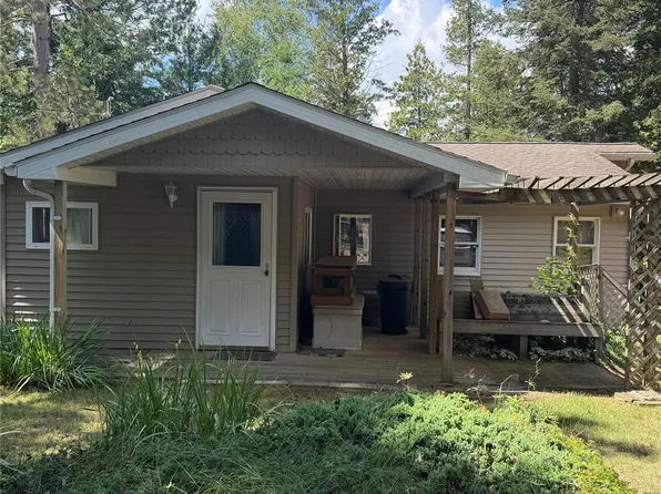 133 Silver Lake Dr, Lake, MI 48632