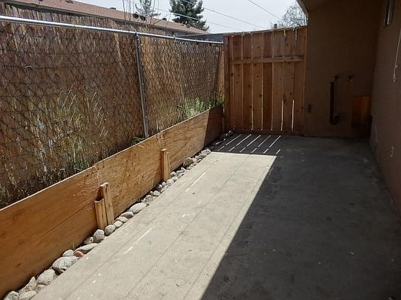 2nd image of 260 E 6th St