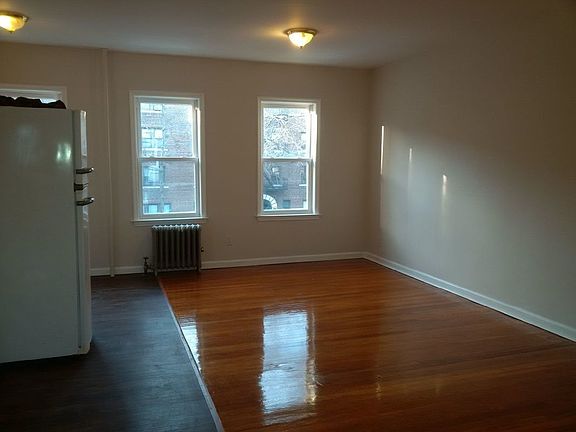 2nd image of 2061 31st St #2A