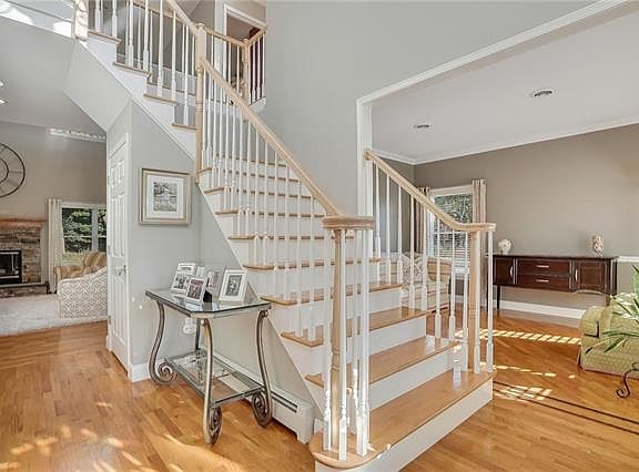 4th image of 102 Denniston Dr