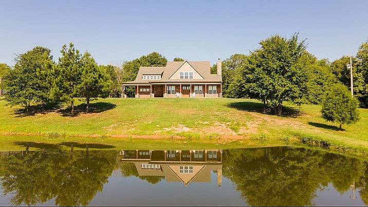 2nd image of 4331 Winding Valley Rd