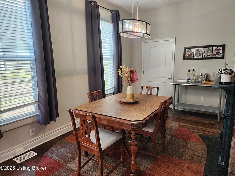 925 S Preston St — Photo 7