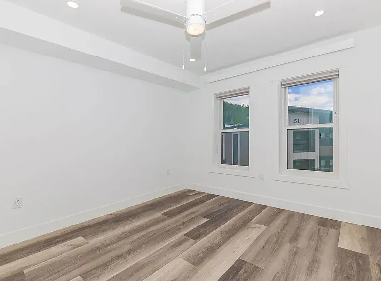 The Midland Apartments — Photo 24