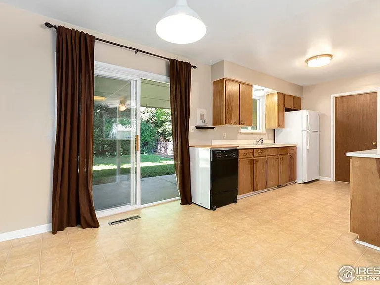 1241 S Bryan Ave — Photo 8