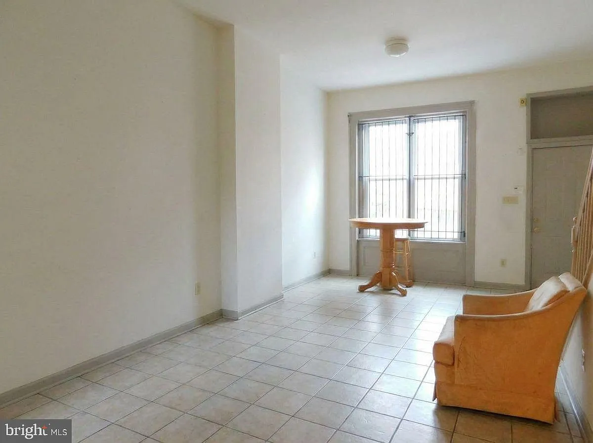 5 bed, 1845 sqft, $2,100 — Photo 4