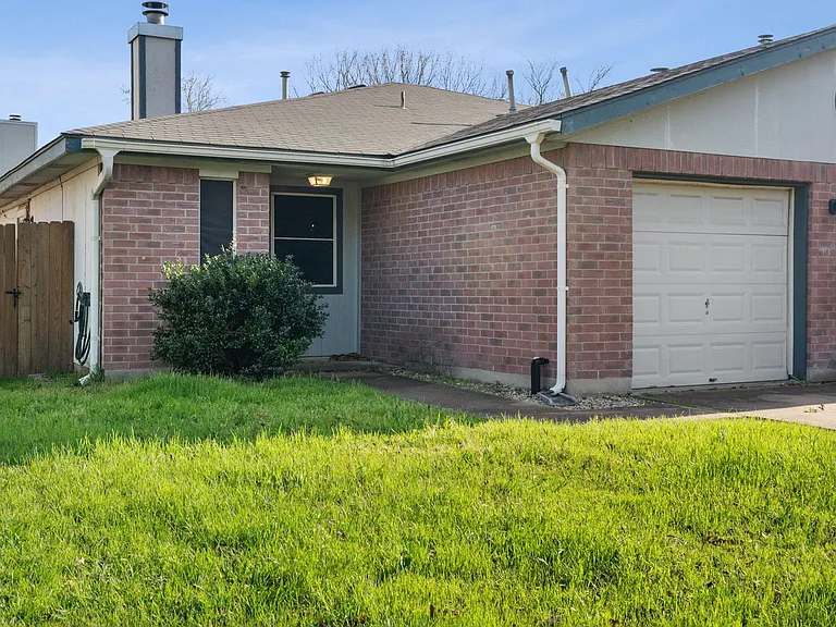 2907 Kestrel Dr — Photo 3