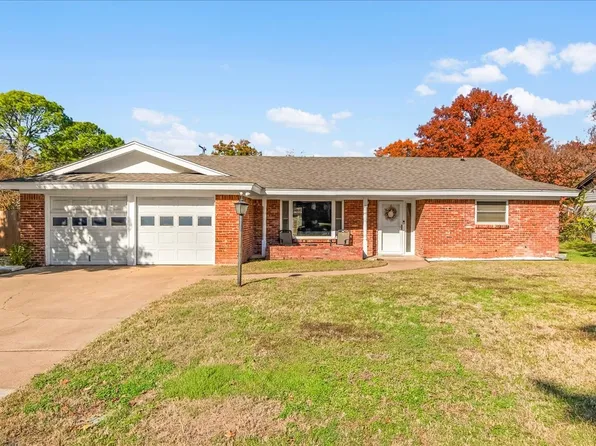 1913 Yucca Trl, Hurst, TX 76054