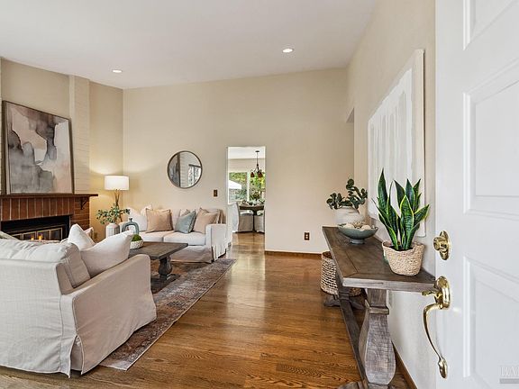5th image of 1708 - 151 Capella Court
