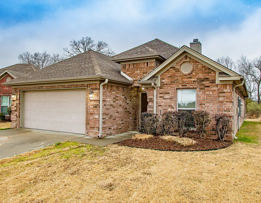 3 bed, 1523 sqft, $2,300 — Photo 1