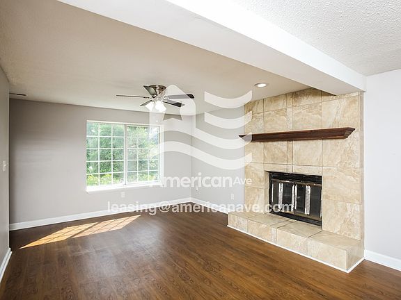 1733_003_living_room_4.jpg