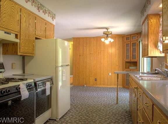 3rd image of 13400 Forest River Dr SE