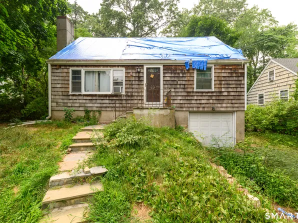 34 Deepwood Lane, Norwalk, CT 06854