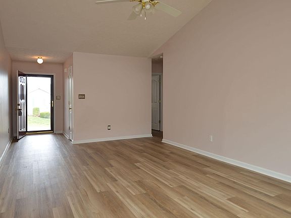 3rd image of 104 Pebble Beach Ct