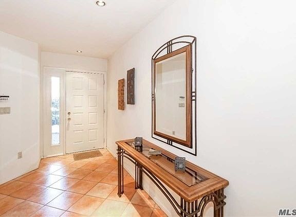 2nd image of 28 Oakmont Ln #28