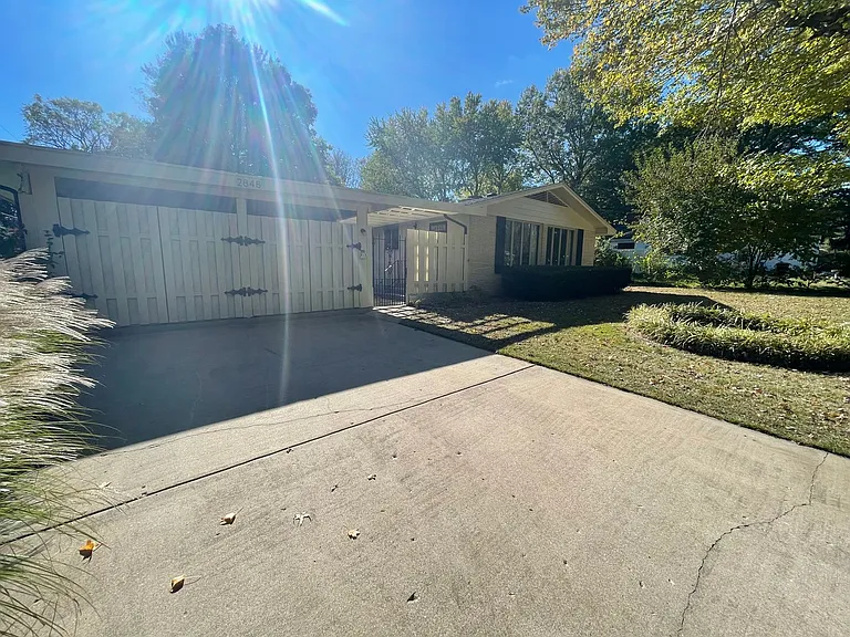 2848 E Eastmoor Dr — Photo 5