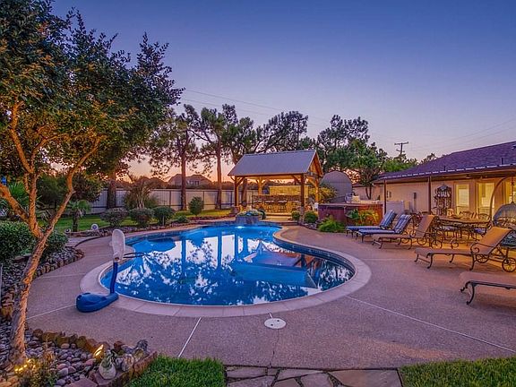 3rd image of 3310 S Shady Ln