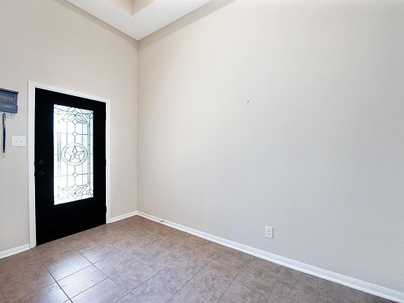 5th image of 614 Yoke Dr
