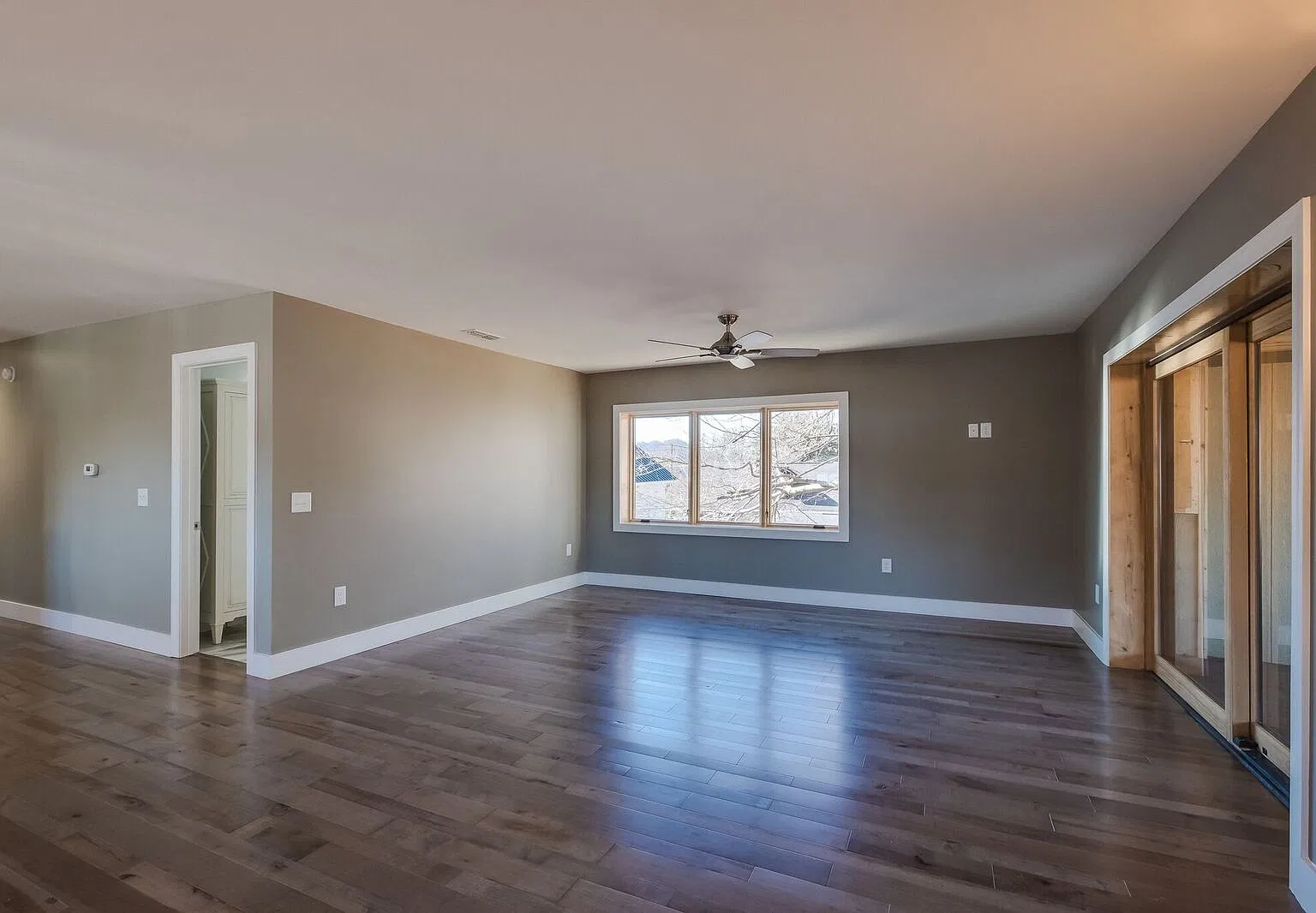 3 bed, $2,000 — Photo 2