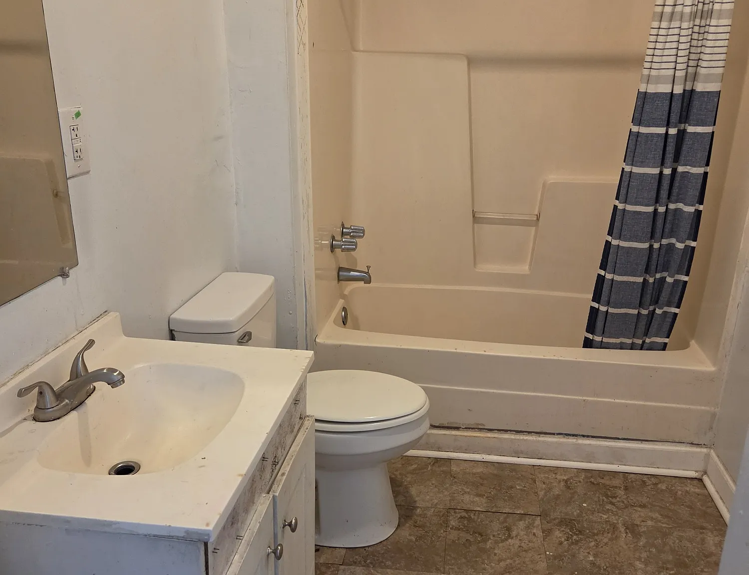 1012 Emmett Street - B — Photo 3