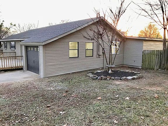 3rd image of 912 Canterbury Dr