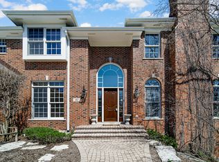 91 Muirfield Cir, Wheaton, IL 60189