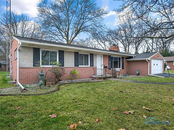 5th image of 4053 Rose Garden Dr