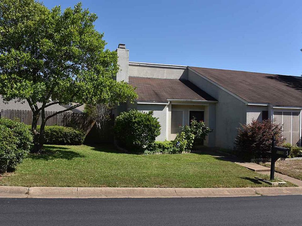 1st image of 1300 Towne Lake Dr