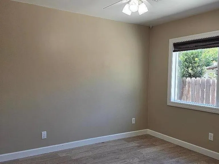 653 N Daniel Way — Photo 11