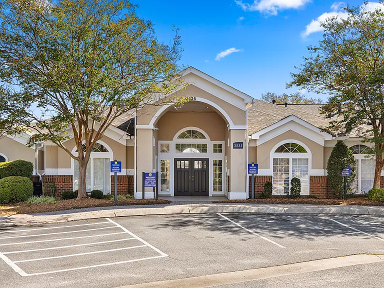 Sunset Pointe Apartments — Photo 62