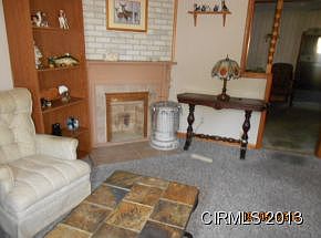 5th image of 709 E Sherman St