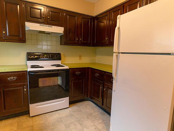 3rd image of 15 E Forest Ave