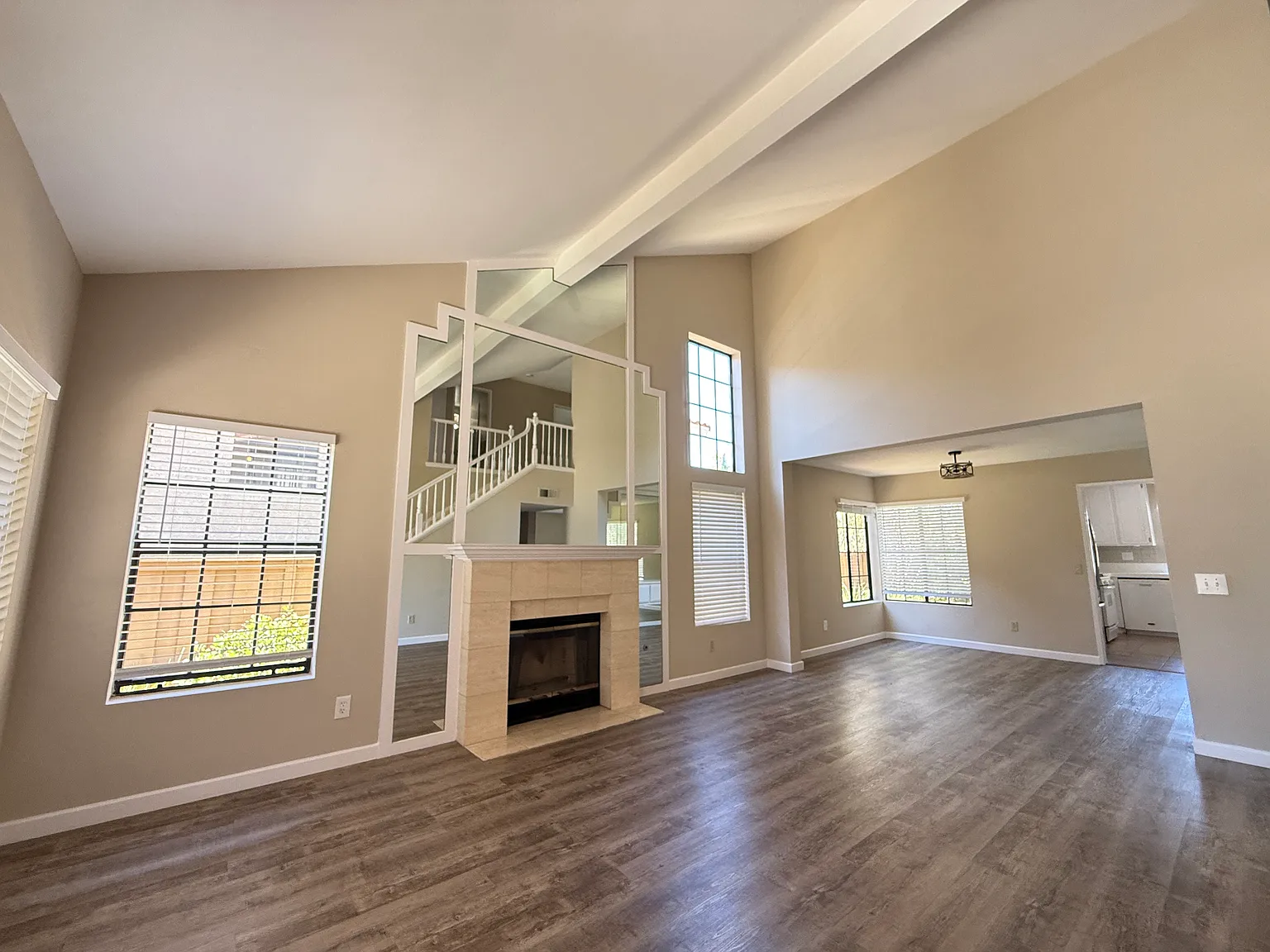 4 bed, 2163 sqft, $5,300 — Photo 2