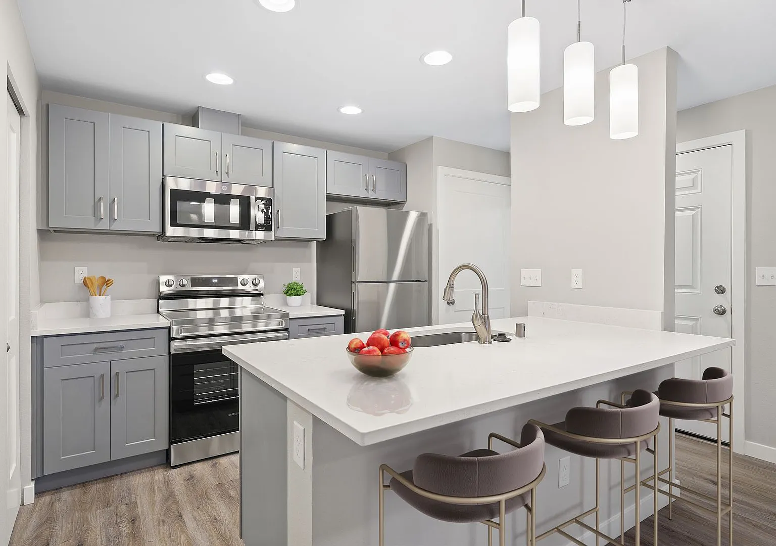 Bellevue One Condo Apartments — Photo 1