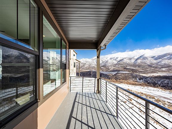 Ohana Homes JR01: First Floor Balcony