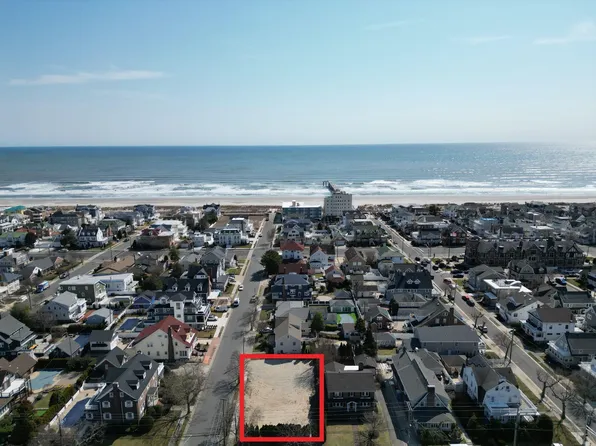 2 S Cornwall Ave, Ventnor, NJ 08406