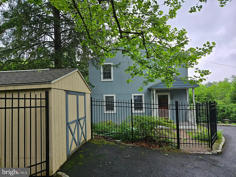 242 S Sugan Rd — Photo 2