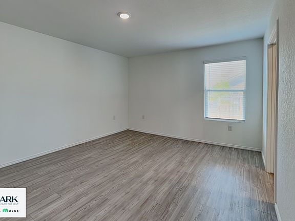 5th image of 939 Cook Bnd