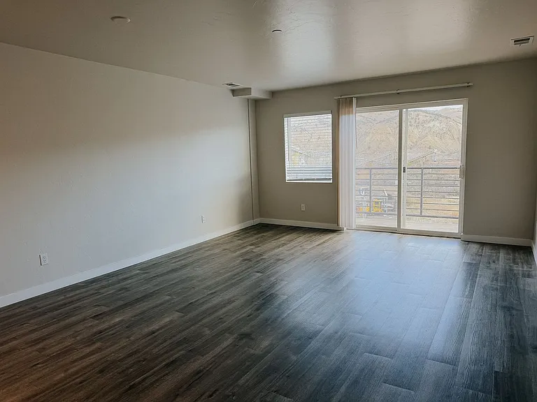 500 Red Table Dr — Photo 2