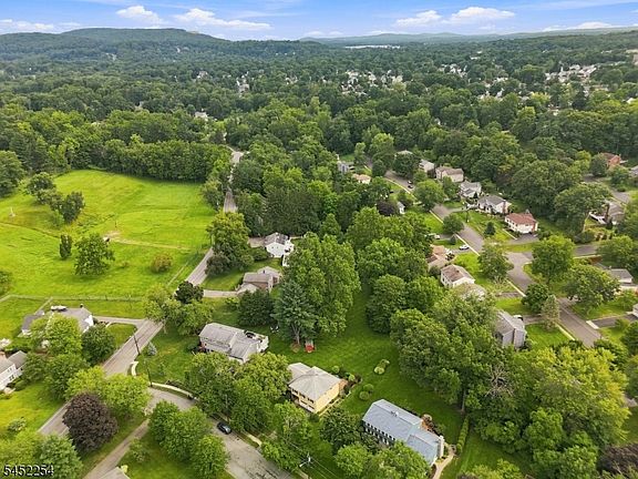4th image of 3 Tracy Ct