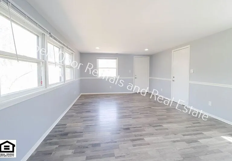 6033 S Calhoun St — Photo 10