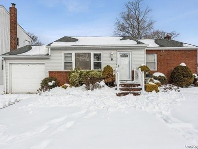 8 Linden Ct, Hicksville, NY, 11801