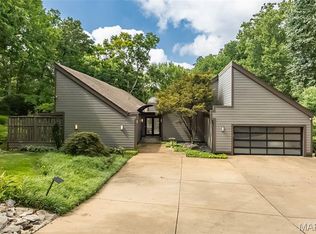 12420 Robyn Rd, Saint Louis, MO 63127