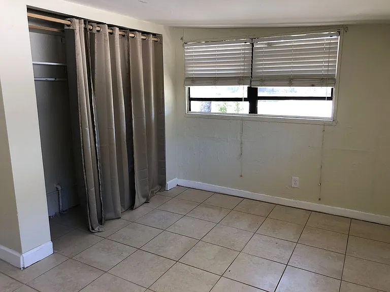 1859 Lauderdale Manor Dr — Photo 12