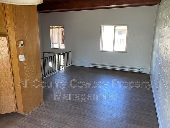 2nd image of 1000 E Garfield St #15