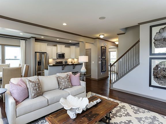 5th image of 129 Heathwood Dr