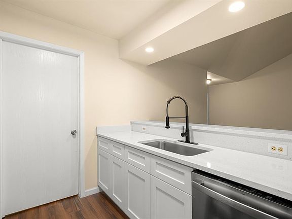 4th image of 10711 Lanshire Dr #A