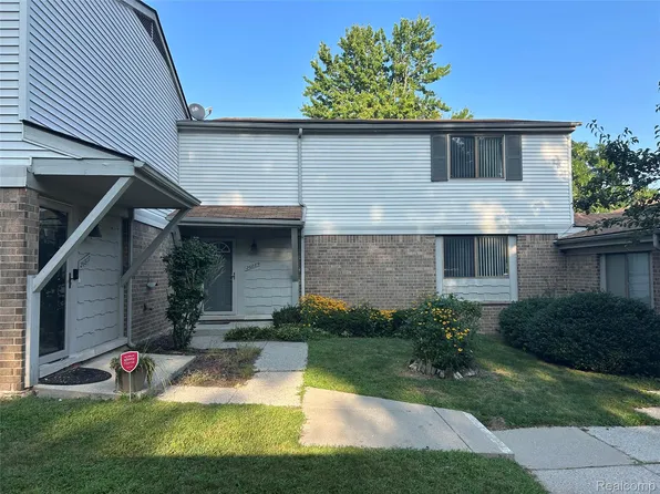 26889 Farmbrook Villa Dr, Southfield, MI 48034