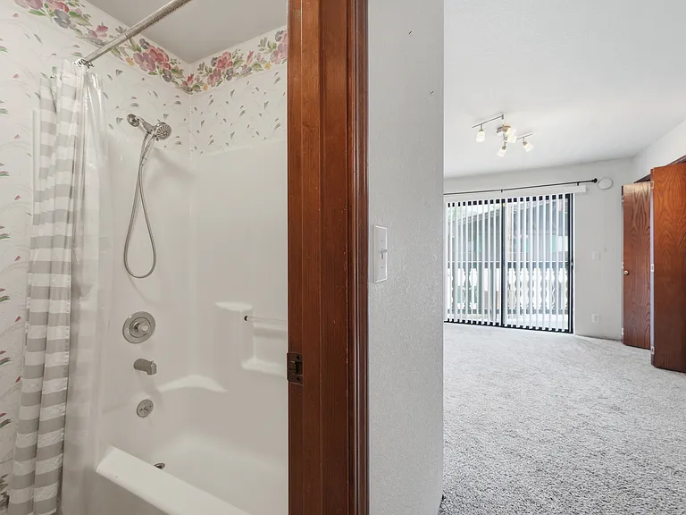 325 Division St #108 — Photo 15