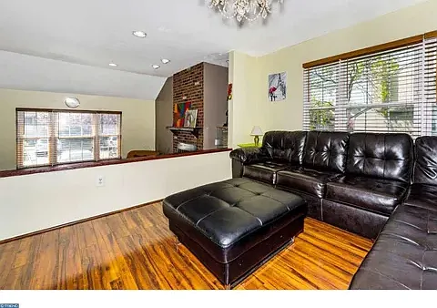 225 Driscoll Ct — Photo 3