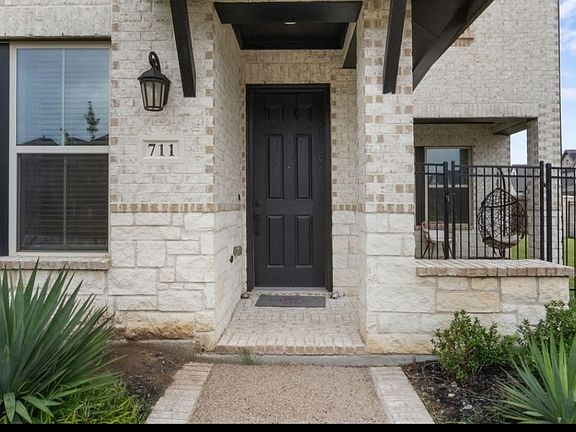 2nd image of 711 Prairie Falcon Dr